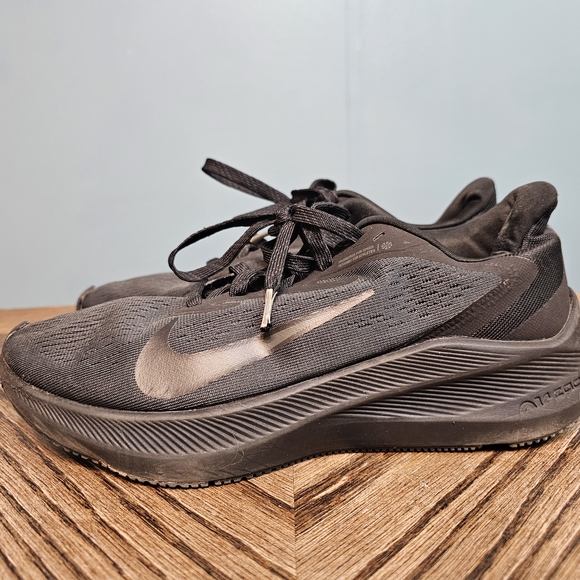 Nike Women's Black Running Shoes - Picture 5 of 8